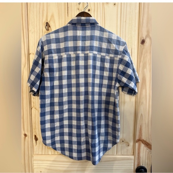 3- ladies short sleeve button-down shirts, Liz Thomas, Quizz NY Again & VW’s - Picture 8 of 13